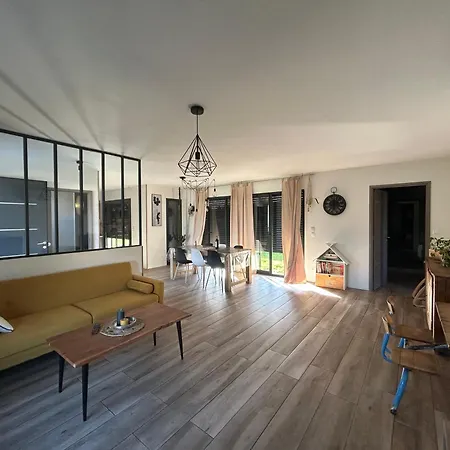 Maison Individuelle Cloturee Holiday home *